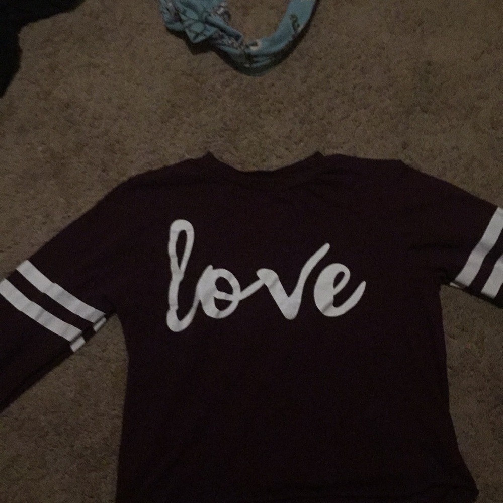 Maroon “love” cropped long-sleeve shirt